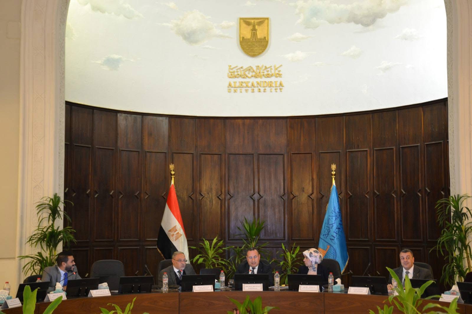 IMG 8411 جائزة مصر للتميز الحكومي رئيس جامعة الإسكندرية يستقبل لجنة جائزة مصر للتميز الحكومي لتقييم جائزة التميز الداخلي 2025 موقع في الجامعة