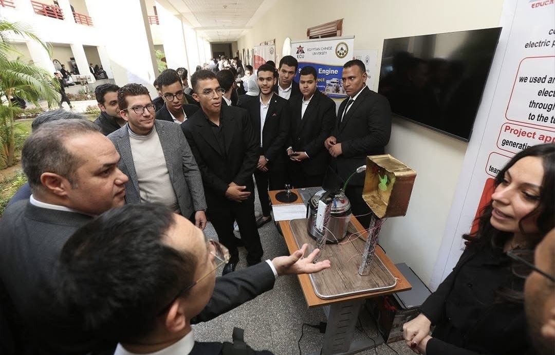 IMG 8492 علوم الحاسب بجامعة مصر للمعلوماتية وفد صيني يزور الجامعة المصرية الصينية لبحث برامج مشتركة في الروبوتات والأتمتة موقع في الجامعة