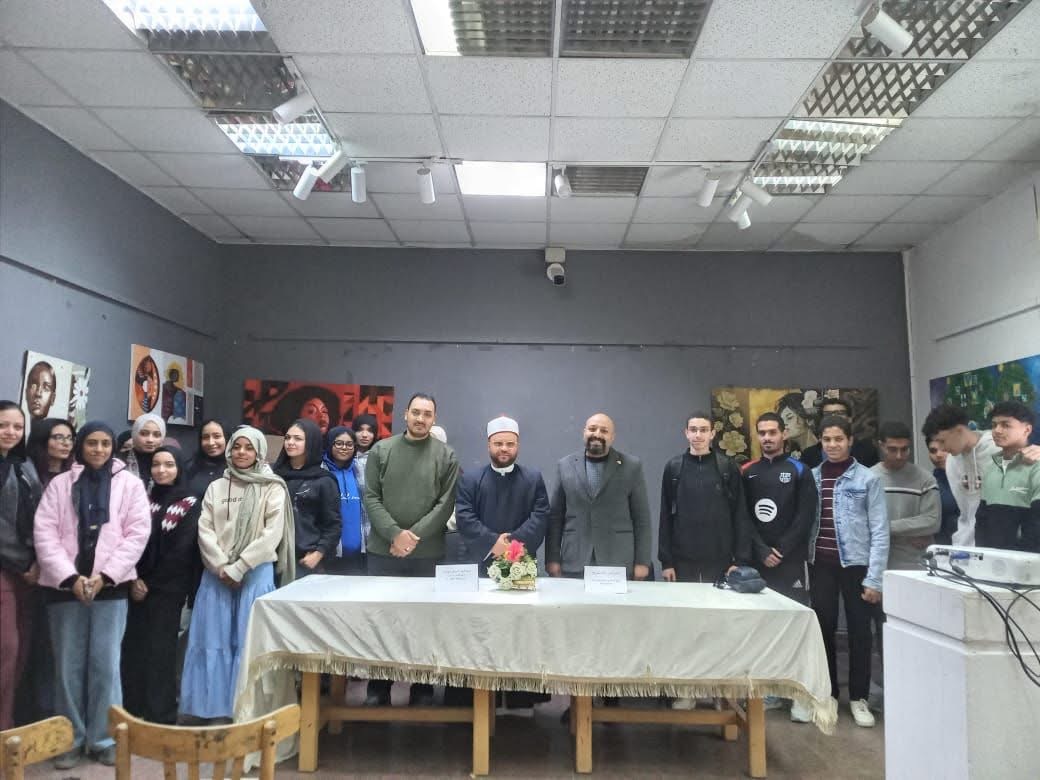 IMG 8689 الأقصر جامعة الأقصر تنظم ندوة توعوية لمواجهة التطرف وتعزيز القيم الإيجابية موقع في الجامعة