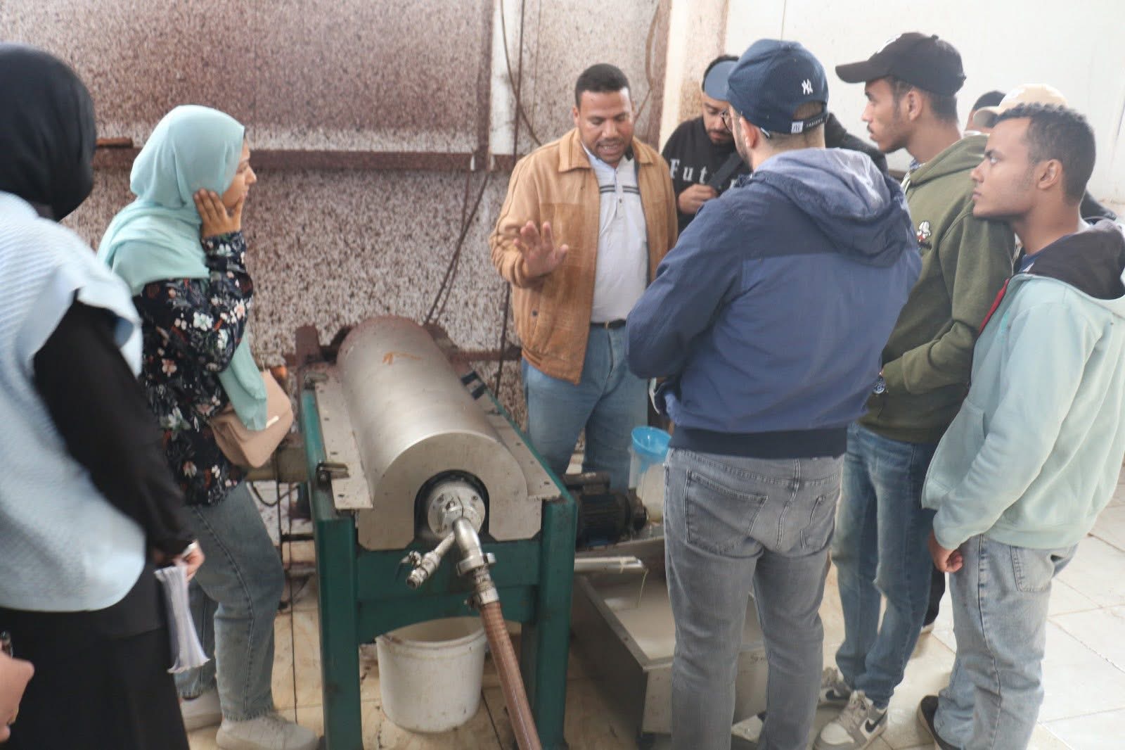IMG 8743 طنطا مبادرة في الجامعة البحثية.. طلاب جامعة طنطا يزورون محطة بحوث سيوة لتطبيقات الزراعة والبحث العلمي موقع في الجامعة