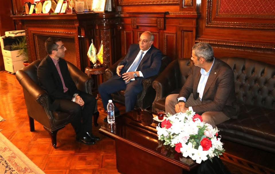 IMG 8823 جامعة أسيوط رئيس مركز بحوث الصحراء يبحث مع «إيني» الإيطالية دعم التنمية المستدامة وتمكين المرأة بمطروح موقع في الجامعة