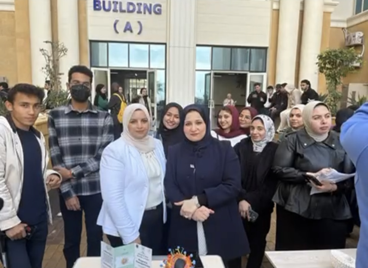 IMG 8959 مستشفيات جامعة المنصورة الأهلية تنظم نشاطًا عمليًا متقدمًا لطلاب الصيدلة حول نظم توصيل الدواء موقع في الجامعة
