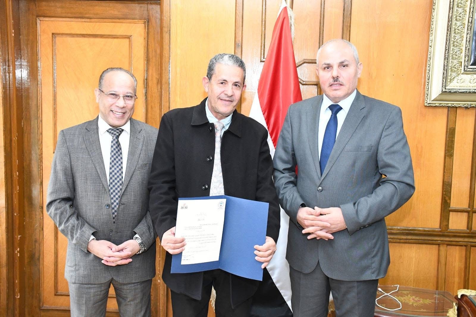 IMG 9071 جداول رئيس جامعة قناة السويس يهنئ القيادات الإدارية على التجديد ويؤكد دعم مسيرة التطوير المؤسسي موقع في الجامعة