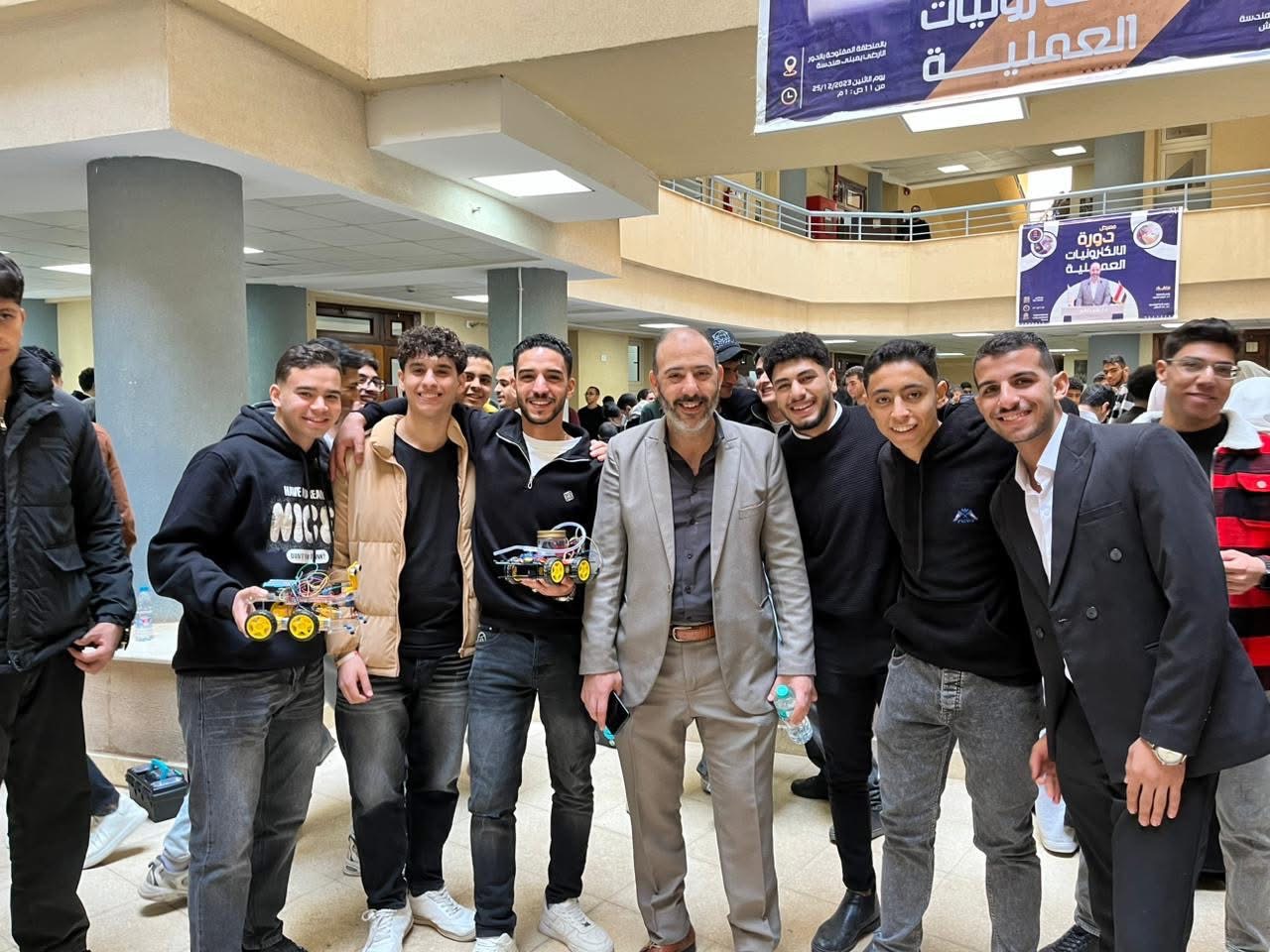 IMG 9093 طنطا الجامعة المصرية الروسية تنظم معرض ختام دورة الإلكترونيات لعرض 130 مشروعًا ابتكاريًا لطلاب الهندسة موقع في الجامعة