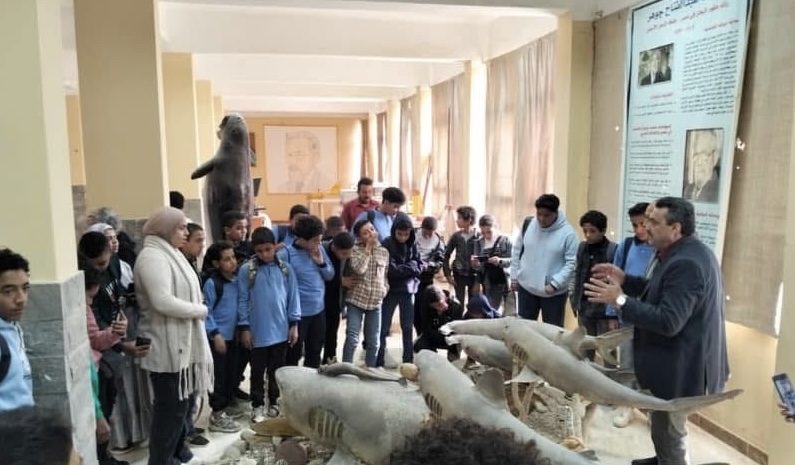 IMG 9216 التقديم طلاب مدارس السويس في زيارة علمية للمعهد القومي لعلوم البحار والمصايد موقع في الجامعة