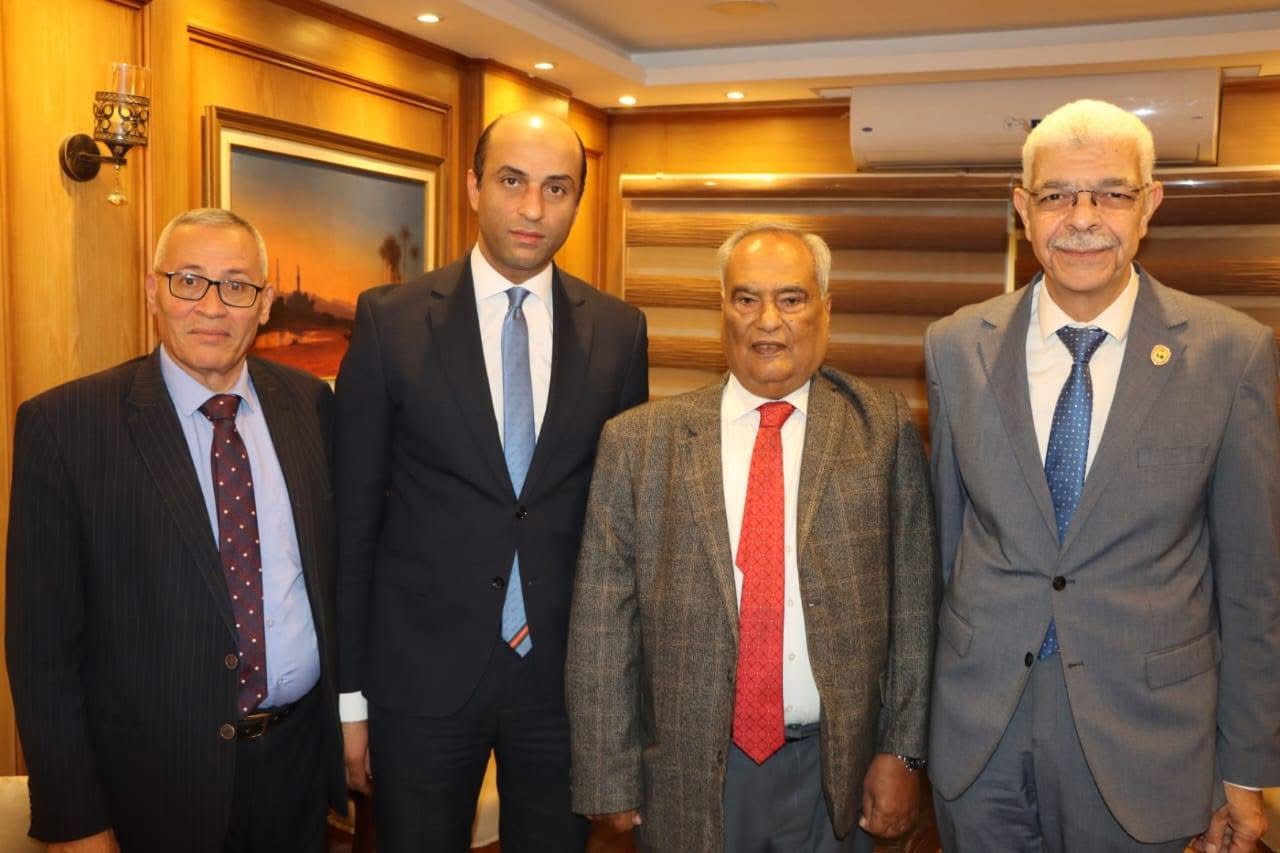 IMG 9246 المنوفية رئيس جامعة المنوفية والمحامي العام يناقشان آفاق التعاون المجتمعي خلال تسليم دعوة عيد الجامعة الـ49 موقع في الجامعة