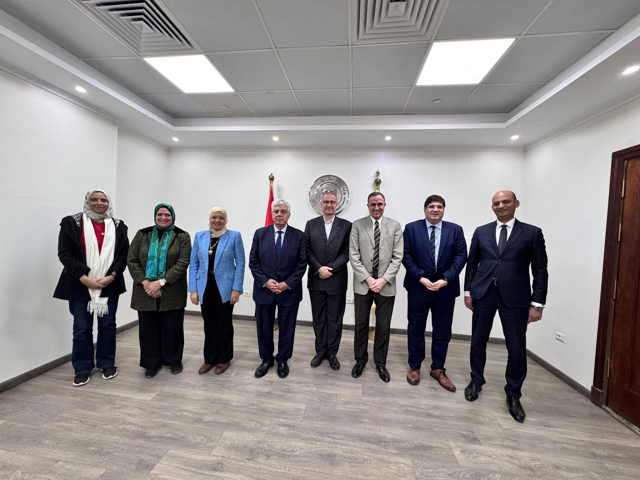 IMG 9267 البحث العلمي وزير التعليم العالي يبحث مع خبير ألماني إنشاء جامعة النقل الدولية بمصر موقع في الجامعة