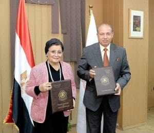 رئيس جامعة المنصورة ونائب وزير الصحة يوقِّعان بروتوكولًا لتعزيز التطوير والابتكار في المجالات الصحية والتعليمية 4 IMG 9464 المنصورة رئيس جامعة المنصورة ونائب وزير الصحة يوقِّعان بروتوكولًا لتعزيز التطوير والابتكار في المجالات الصحية والتعليمية موقع في الجامعة