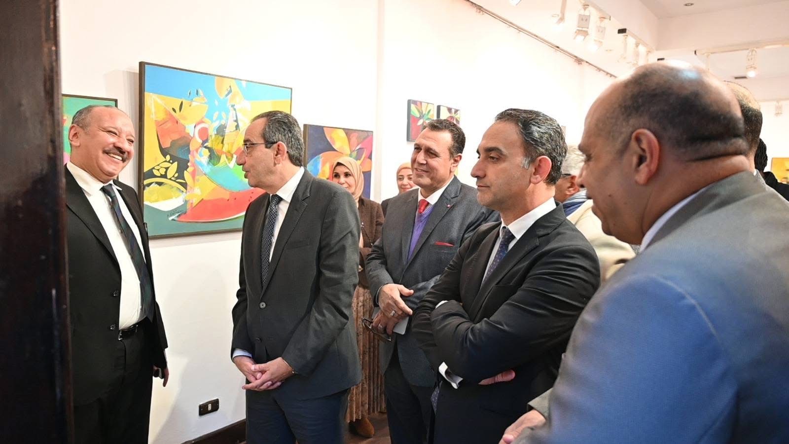 IMG 9467 الفيوم رئيس جامعة الفيوم يفتتح معرض “الطبيعة الأم” بكلية التربية النوعية موقع في الجامعة