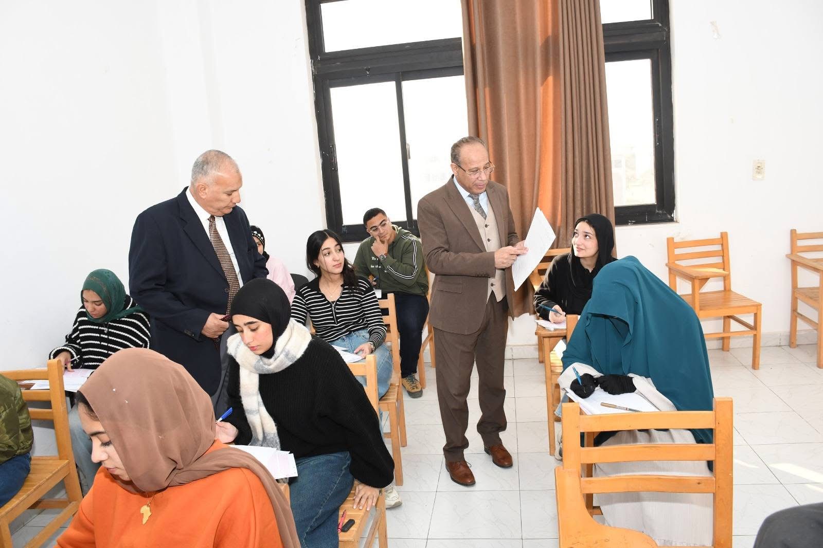 IMG 9505 الفصل انطلاق امتحانات الفصل الدراسي الأول والدراسات العليا بكلية الألسن جامعة قناة السويس موقع في الجامعة