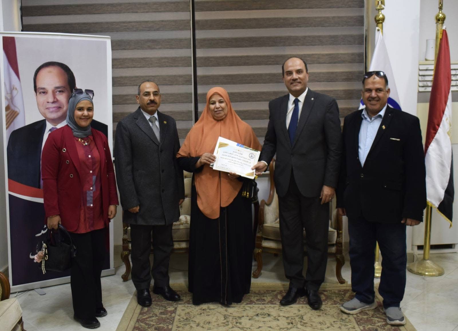 IMG 9598 العريش رئيس جامعة العريش يكرم أعضاء الهيكل الإداري تقديرًا لإسهاماتهم وجهودهم المتميزة موقع في الجامعة