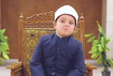 IMG 9705 قافلة «عاوز أطلع واعظ».. طفل أزهري يبهر علماء الأزهر بحفظه للقرآن والمتون موقع في الجامعة