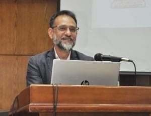 تجارة عين شمس تستضيف الخبير الدولي من UWorld لتأهيل الطلاب للشهادات المالية العالمية 3 IMG ٢٠٢٥١٢٠١ ١٧٣٨١٧ عين شمس تجارة عين شمس تستضيف الخبير الدولي من UWorld لتأهيل الطلاب للشهادات المالية العالمية موقع في الجامعة