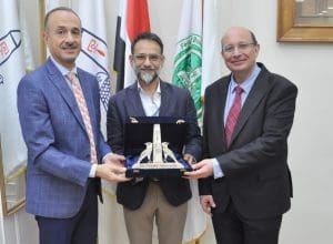 تجارة عين شمس تستضيف الخبير الدولي من UWorld لتأهيل الطلاب للشهادات المالية العالمية 2 IMG ٢٠٢٥١٢٠١ ١٧٣٨٣٢ عين شمس تجارة عين شمس تستضيف الخبير الدولي من UWorld لتأهيل الطلاب للشهادات المالية العالمية موقع في الجامعة
