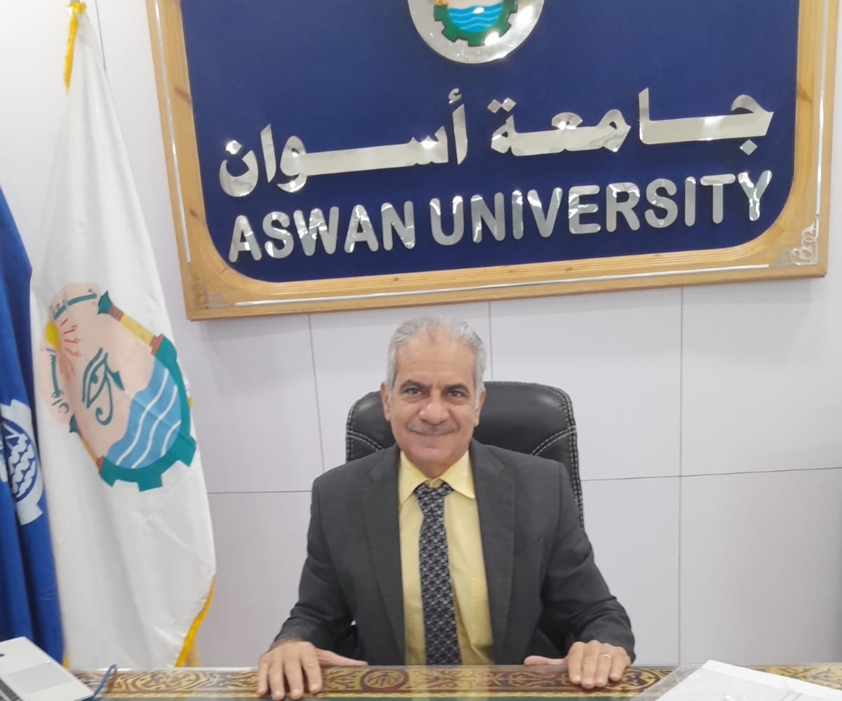 IMG ٢٠٢٥١٢١٠ ١٨٠٩٤٤ طالبات جامعة أسوان توضح حقيقة استقالة أطباء الجراحة وتؤكد استمرار تقديم الخدمات الطبية بكفاءة موقع في الجامعة