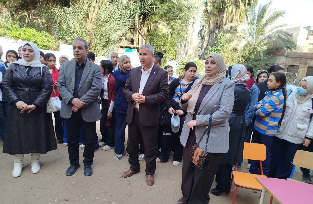 IMG ٢٠٢٥١٢٣٠ ١٦٢١٢١ وكيل وكيل تعليم الشرقية يوجه باستمرار التقييمات وإعداد برامج علاجية للطلاب المتأخرين دراسيًا موقع في الجامعة