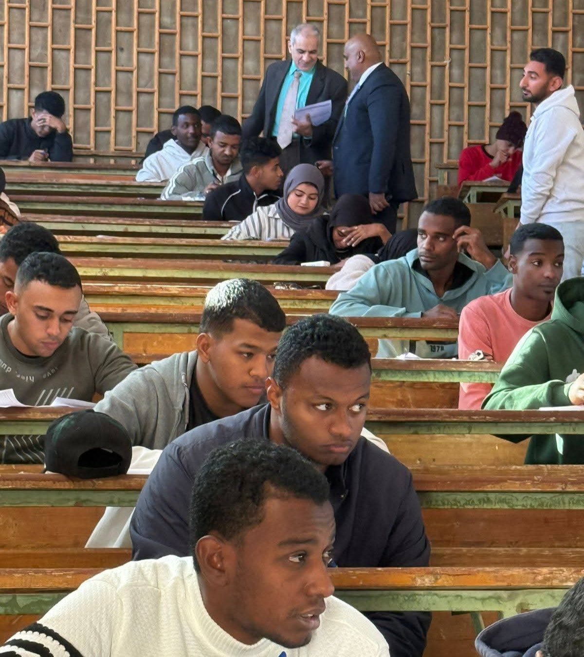 IMG ٢٠٢٥١٢٣٠ ١٦٥٢١٦ الثانوية العامة رئيس جامعة أسوان يؤكد توفير أجواء آمنة ومنضبطة للطلاب أثناء الامتحانات موقع في الجامعة