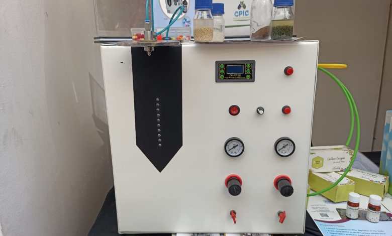 ابتكار أول جهاز كبسلة ميكروية محلي معهد مبادرة “في الجامعة” البحثية.. ابتكار أول جهاز كبسلة ميكروية محلي بنسبة 90 ٪ موقع في الجامعة