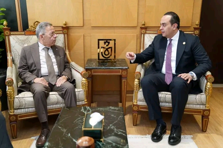 1767548371972 جامعة سوهاج نقيب الأطباء: التأمين الصحي الشامل أمل للمواطنين ومقدمي الخدمات الصحية والنقابة مستعدة للتعاون مع الهيئة موقع في الجامعة