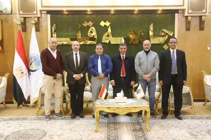 1767639449689 أسوان رئيس جامعة أسيوط التكنولوجية يزور جامعة قنا لمناقشة رسالة ماجستير ويبحث سبل التعاون مع رئيسها موقع في الجامعة