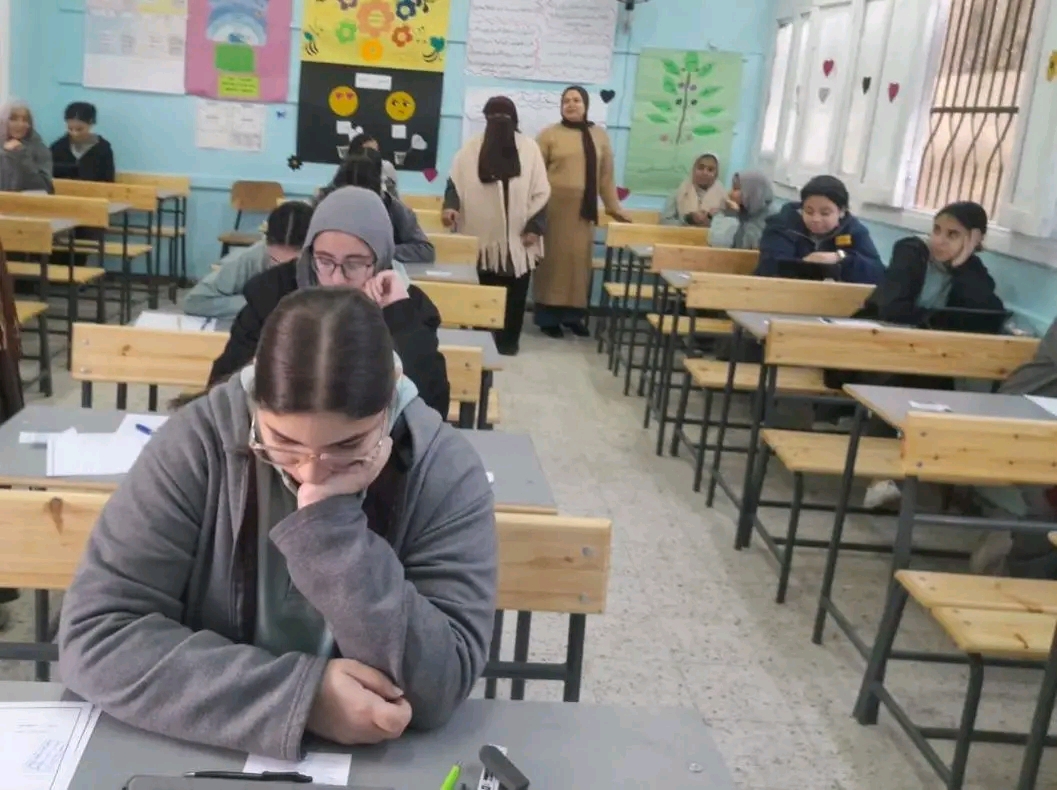 1768036238433 الإنجليزي تعليم الإسماعيلية: 236840 طالب وطالبة يؤدون الامتحانات بصفوف النقل موقع في الجامعة