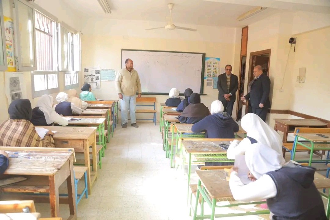 1768727907600 الصف الرابع محافظ قنا: توفير سبل الراحة والهدوء والتعامل الفوري مع أي شكاوى أثناء الامتحانات موقع في الجامعة