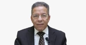 عبد الحي: فتح كليات طب بلا مستشفى جامعي جريمة.. ومعدل الأطباء المصري أقل من العالمي بكثير 4 الدكتور أسامة عبد الحي نقيب أطباء مصر