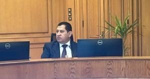 نائب رئيس جامعة العاصمة لـ "في الجامعة": جامعة العاصمة تحقق تقدمًا بارزًا في التصنيف العربي وتعزز مكانتها البحثية 2 الدكتور عماد أبو الدهب نائب رئيس جامعة العاصمة للدراسات العليا والبحوث