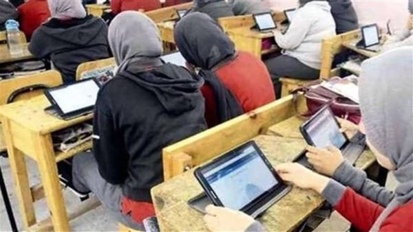 2766486135070202601050541324132 الثانوية العامة التابلت قلب ألماني وياباني.. "في الجامعة" يكشف تفاصيل أزمة امتحان البرمجة بالمدارس والتعليم ترد موقع في الجامعة