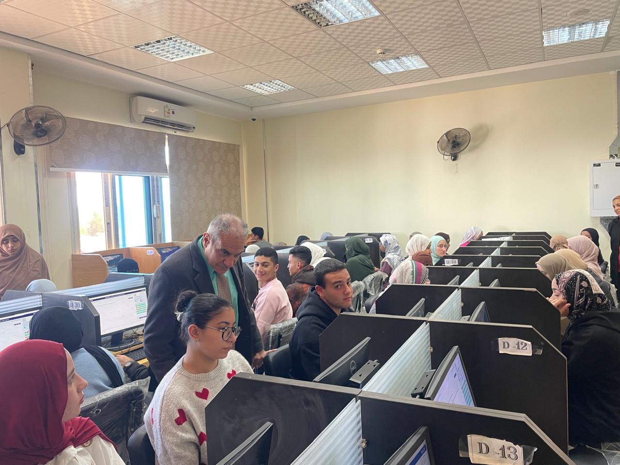 2faafac2 22d3 46ef 988f 2796e7d68ff2 التعليم العالي رئيس جامعة أسوان يتابع امتحانات كلية التمريض بنظام الاختبارات الإلكترونية موقع في الجامعة