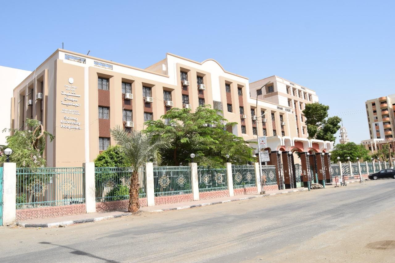 313407536 546106600856336 511258426431707242 n مستشفى مستشفى سوهاج الجامعي تُنجز 20 جراحة دقيقة للقنوات الدمعية في يوم واحد للقضاء على قوائم الانتظار موقع في الجامعة