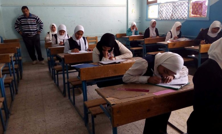 إلغاء أسئلة النصوص المتحررة بامتحانات الابتدائية والإعدادية