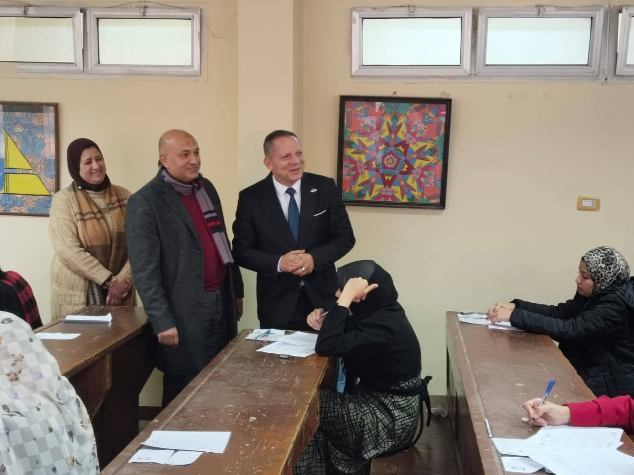 FB IMG 1767280712070 كلية التربية النوعية تعلن فتح التقديم لبرامج الدراسات رئيس جامعة دمياط يتفقد سير العملية الامتحانية بكلية التربية النوعية موقع في الجامعة