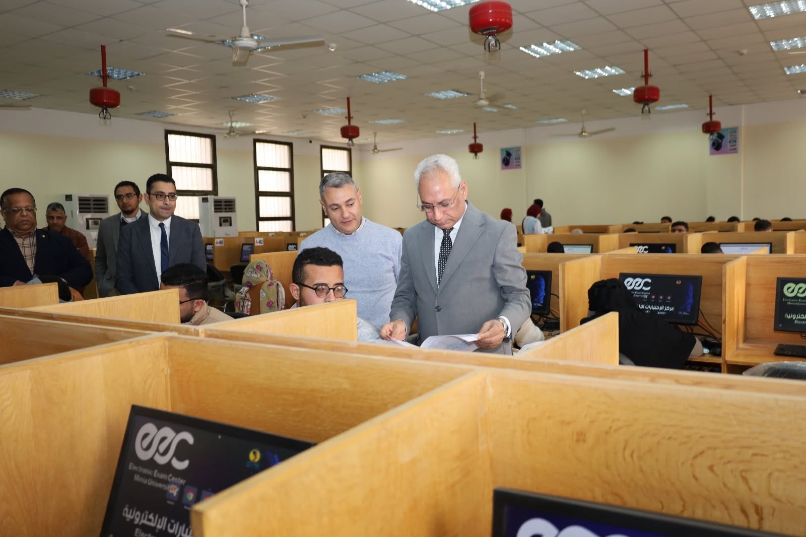 FB IMG 1767295056330 جامعة جنوب الوادي الأهليه رئيس جامعة المنيا يشدد على الانضباط وجودة الأداء خلال الاختبارات الإلكترونية موقع في الجامعة