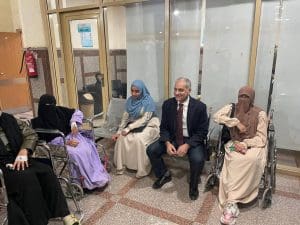 رئيس جامعة أسوان يتابع حالة مصابي حادث ميكروباص الإسكان ويؤكد سلامة الطلاب 2 FB IMG 1767364237288 مصابي رئيس جامعة أسوان يتابع حالة مصابي حادث ميكروباص الإسكان ويؤكد سلامة الطلاب موقع في الجامعة