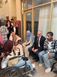 رئيس جامعة أسوان يتابع حالة مصابي حادث ميكروباص الإسكان ويؤكد سلامة الطلاب 3 FB IMG 1767364238928 مصابي رئيس جامعة أسوان يتابع حالة مصابي حادث ميكروباص الإسكان ويؤكد سلامة الطلاب موقع في الجامعة