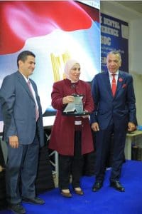 مؤتمر أطباء الأسنان بالسويس يكرم رئيس جامعة السويس تقديرًا لدوره في تطوير المنظومة الأكاديمية 2 FB IMG 1767431946346 مؤتمر مؤتمر أطباء الأسنان بالسويس يكرم رئيس جامعة السويس تقديرًا لدوره في تطوير المنظومة الأكاديمية موقع في الجامعة