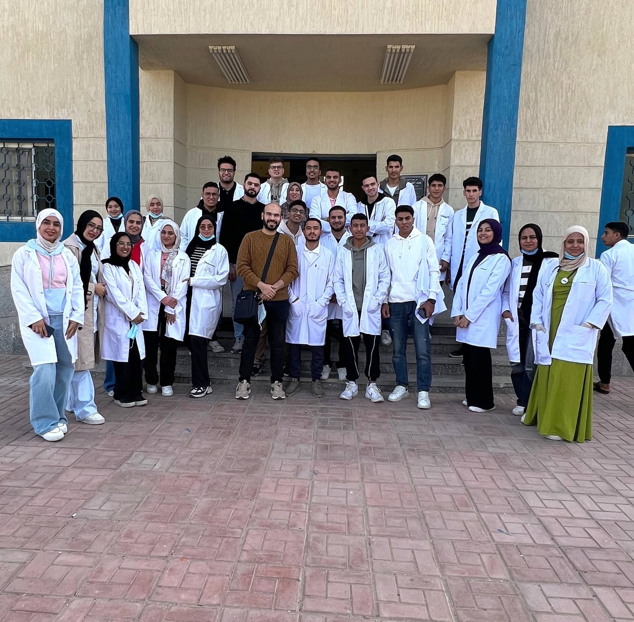 FB IMG 1767465134256 الفتوى طلاب طب شرق بورسعيد الأهلية يقدمون خدمات صحية متكاملة لأهالي "قاطية" موقع في الجامعة