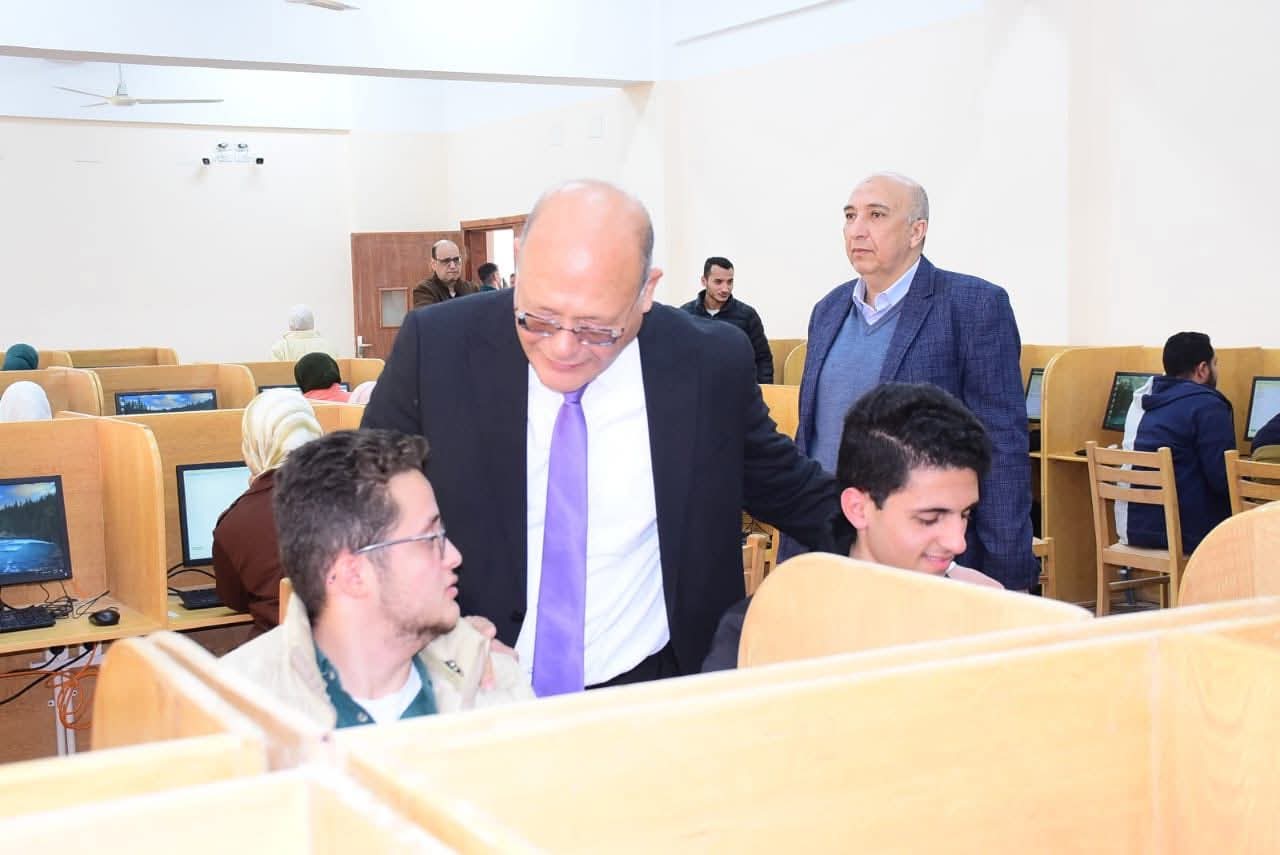 FB IMG 1767523298244 جامعة المنصورة الجديدة رئيس جامعة سوهاج يتفقد أكبر مركز اختبارات إلكترونية بـ 5000 جهاز لحماية نزاهة الامتحانات موقع في الجامعة