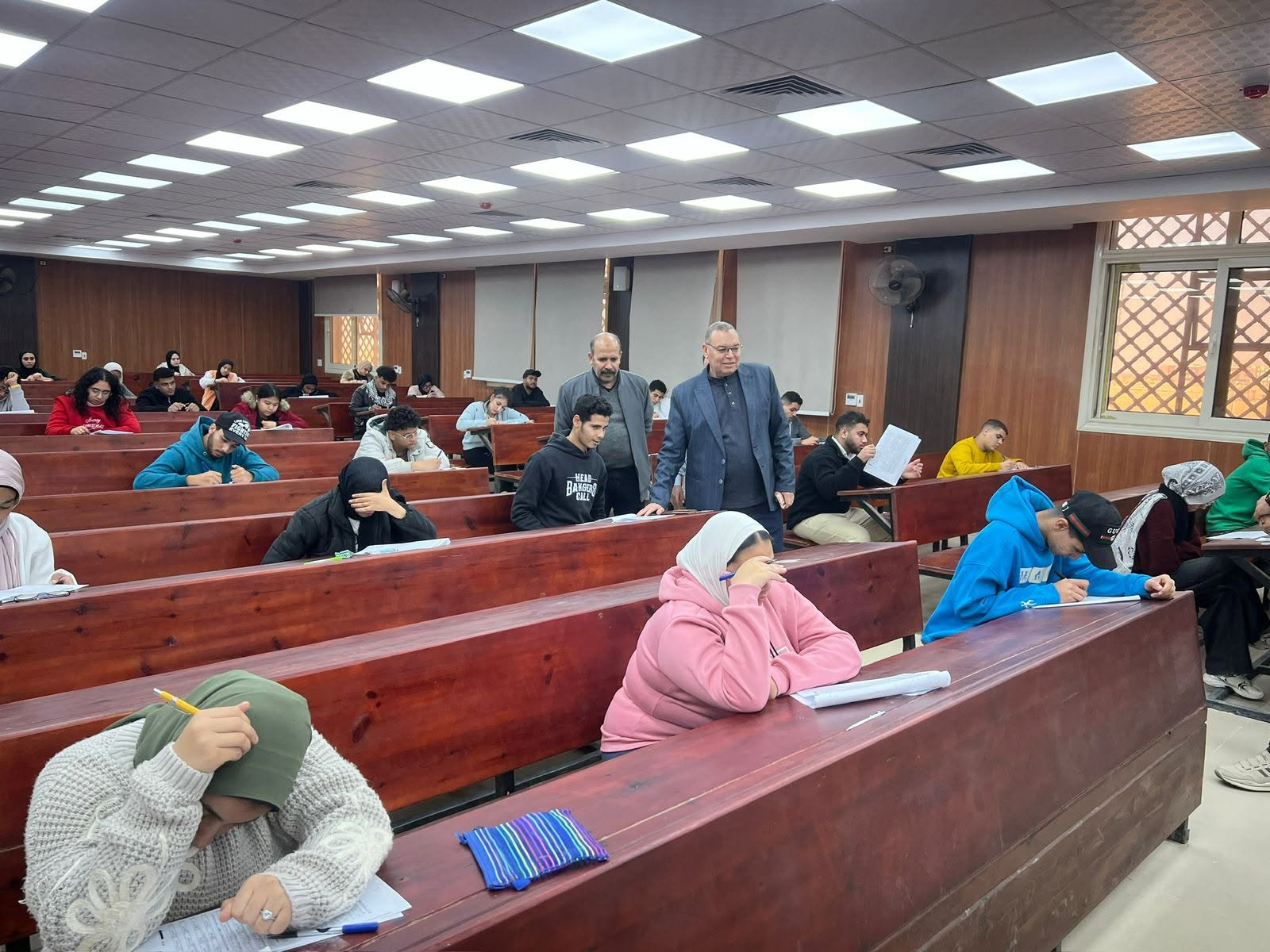 FB IMG 1767550945452 الثانوية العامة كلية الزراعة بجامعة الوادي الجديد الأهلية تواصل امتحانات المستوى الأول موقع في الجامعة