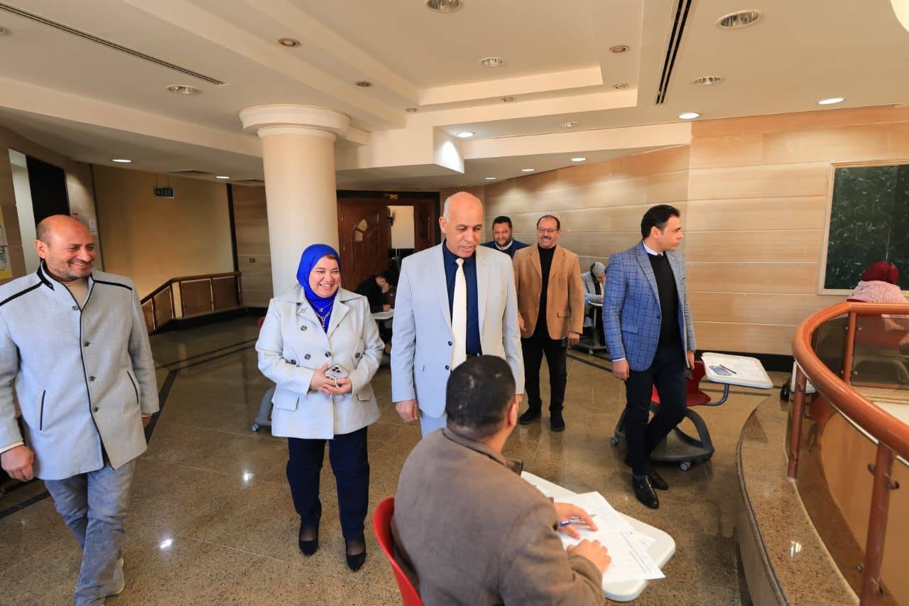 FB IMG 1767622937486 جامعة كفر الشيخ رئيس جامعة كفر الشيخ يواصل متابعة امتحانات الفصل الدراسي الأول موقع في الجامعة