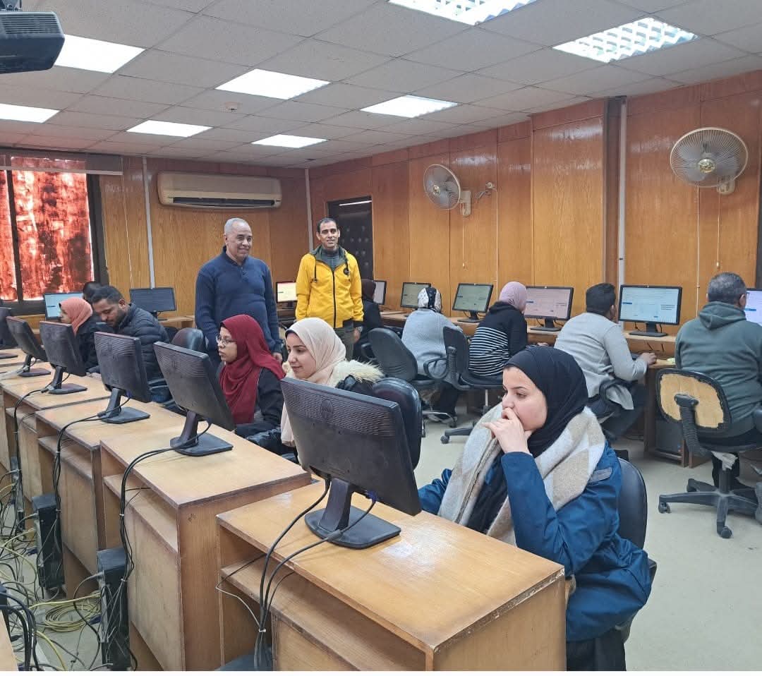 FB IMG 1767684687737 جامعة العريش مركز التحول الرقمي بجامعة قنا يواصل إجراء اختبارات التحول الرقمي موقع في الجامعة