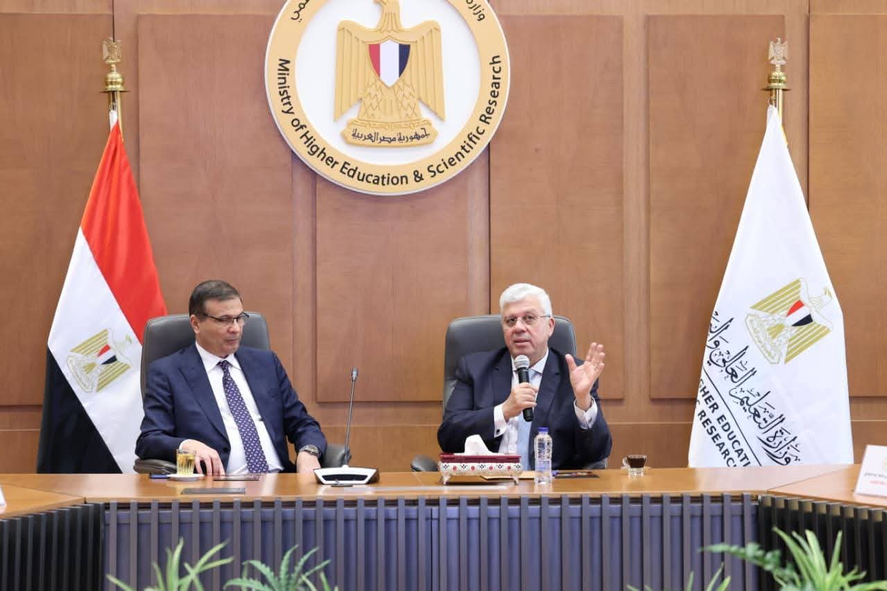FB IMG 1767779122742 بحوث وزيرا التعليم العالي والزراعة يناقشان مشروع «جامعة الغذاء» لتعزيز الأمن الغذائي ودعم التنمية المستدامة في مصر موقع في الجامعة