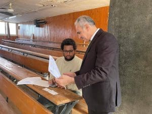 رئيس جامعة أسوان من داخل لجان الامتحانات: مصلحة الطالب أولوية وهدفنا توفير أجواء هادئة 4 FB IMG 1768056585349 جامعة أسوان رئيس جامعة أسوان من داخل لجان الامتحانات: مصلحة الطالب أولوية وهدفنا توفير أجواء هادئة موقع في الجامعة