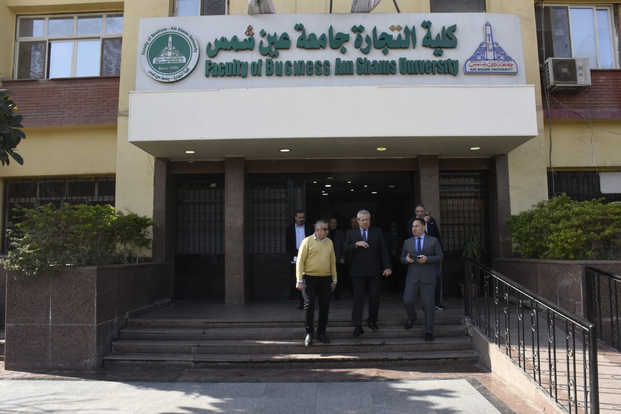 FB IMG 1768207257856 جامعة عين شمس نائب رئيس جامعة عين شمس يشيد بسير الامتحانات وينوه بدعم الطلاب ذوي الاحتياجات الخاصة موقع في الجامعة