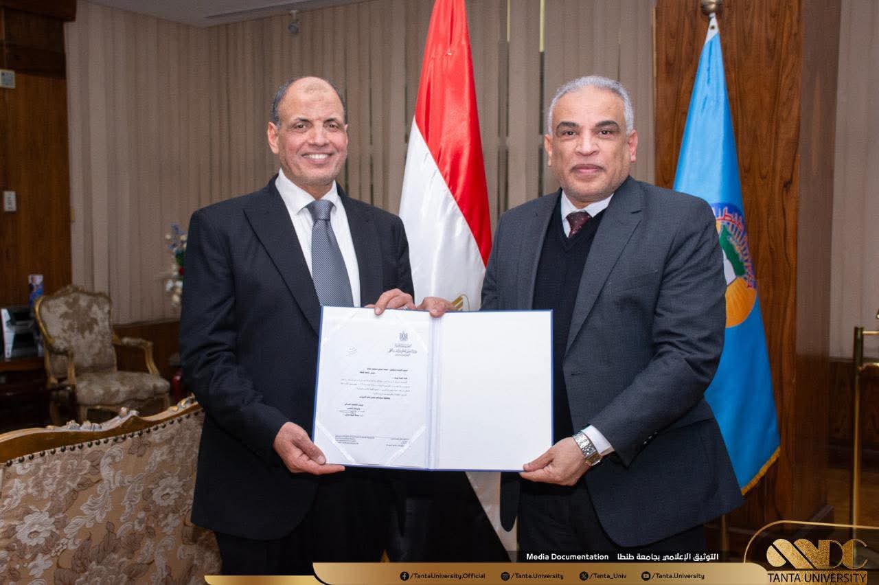 FB IMG 1768238432334 جامعة طنطا رئيس جامعة طنطا يوجه عميد الآداب الجديد بتفعيل الدور التنموي للكلية موقع في الجامعة