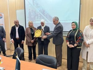 جامعة أسوان تربط التعليم بسوق العمل ببروتوكول تعاون جديد وتعيين 6 خريجين بشركة عقارية 3 FB IMG 1768239767057 جامعة أسوان جامعة أسوان تربط التعليم بسوق العمل ببروتوكول تعاون جديد وتعيين 6 خريجين بشركة عقارية موقع في الجامعة