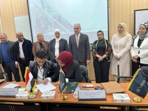 جامعة أسوان تربط التعليم بسوق العمل ببروتوكول تعاون جديد وتعيين 6 خريجين بشركة عقارية 4 FB IMG 1768239769745 جامعة أسوان جامعة أسوان تربط التعليم بسوق العمل ببروتوكول تعاون جديد وتعيين 6 خريجين بشركة عقارية موقع في الجامعة