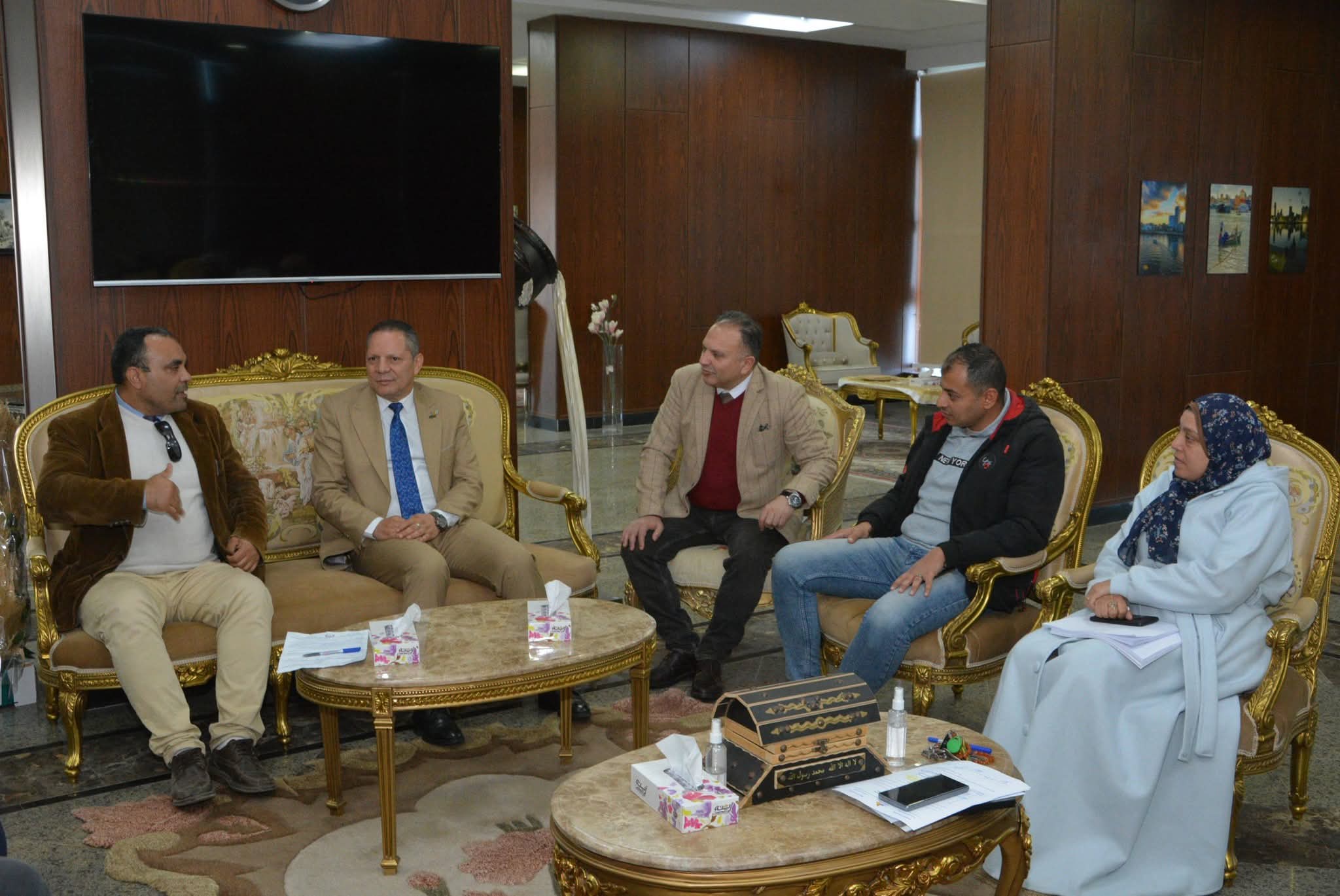 تسليم موقع مشروع إنشاء مبنى المعامل المركزية بجامعة دمياط 