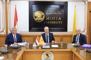 رئيس جامعة المنيا يقرر إنشاء مركز تميز بحثي لجراحة الوجه والفكين ويضع "رضا المريض" أولوية قصوى 3 إنشاء مركز تميز بحثي للدراسات البينية في جراحة الوجه الفكين بالمنيا